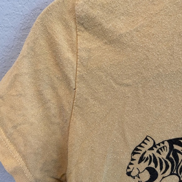 Brandy Melville/John Galt Cropped Graphic Tee - Picture 3 of 4